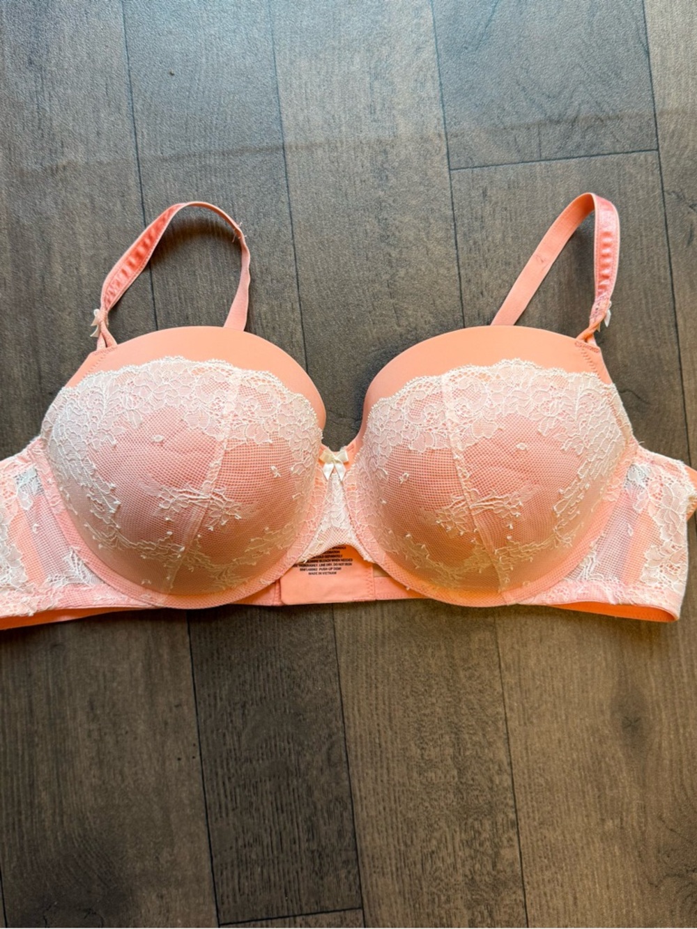 TORRID Peach T-Shirt Push Up Cloud Bra Size 44C Lace Design Removable Back Strap